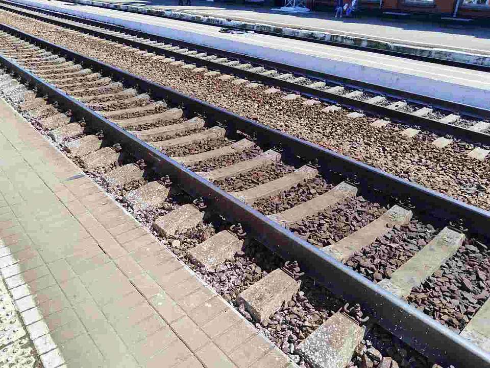 В Воронежской области грузовой поезд насмерть сбил 22-летнего парня