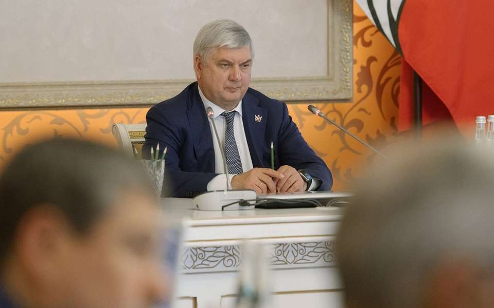 Держать под контролем ключевые показатели эффективности власти поручил воронежский губернатор