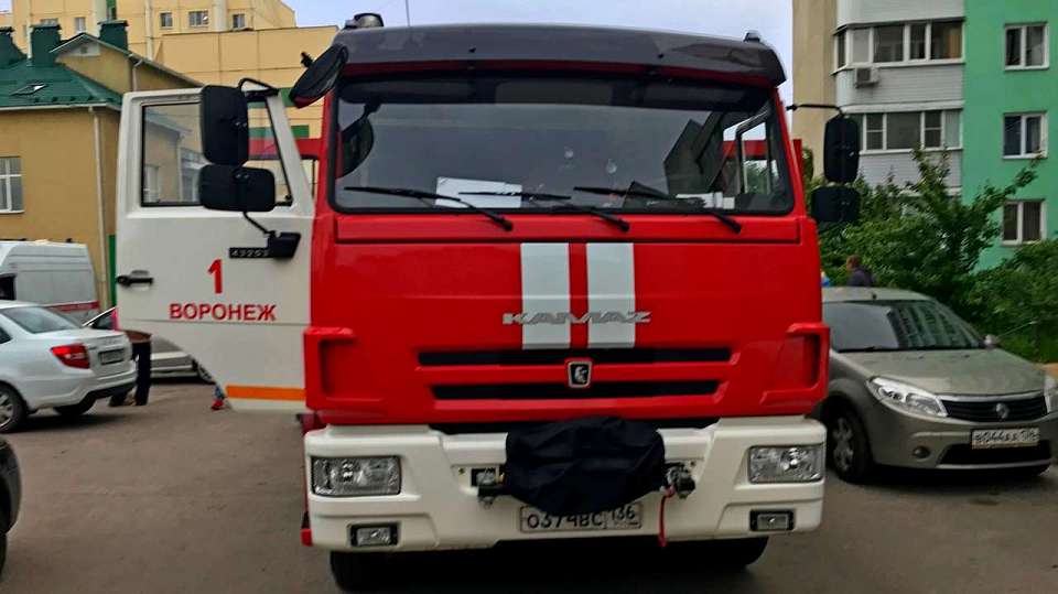 На пожаре в Семилукских Выселках в Воронеже пострадала женщина