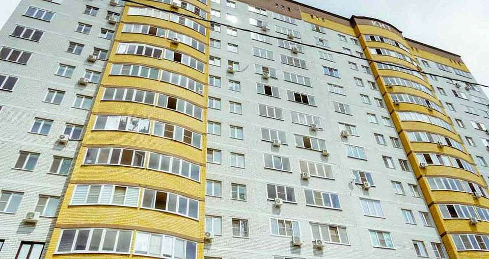 Тело несовершеннолетней девочки нашли под окнами многоэтажки в Воронеже