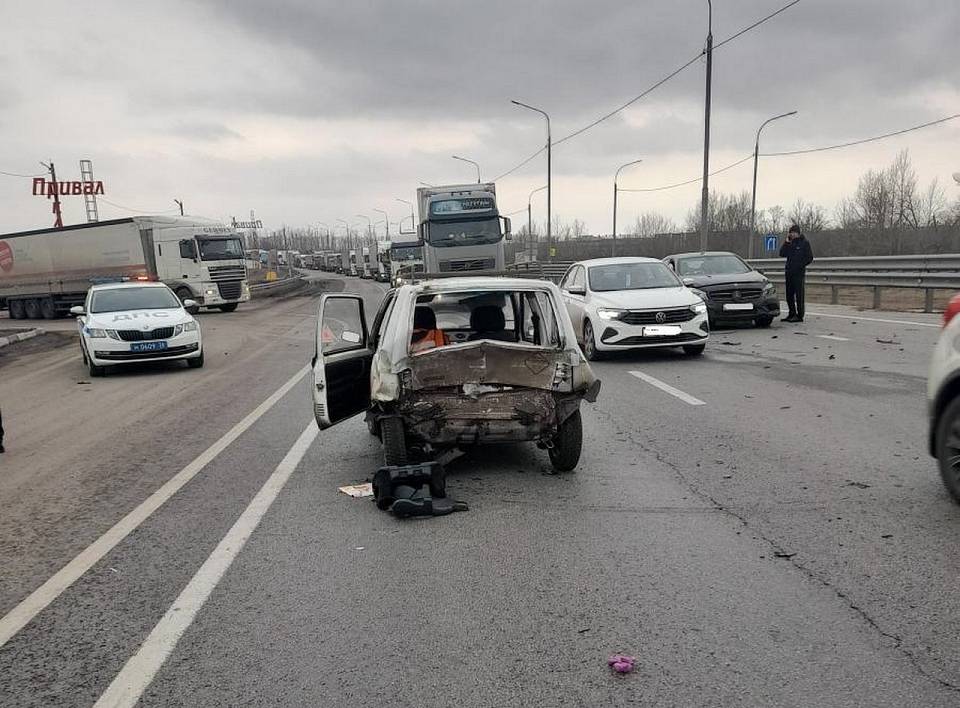 В аварии под Воронежем пострадали две девочки и женщина