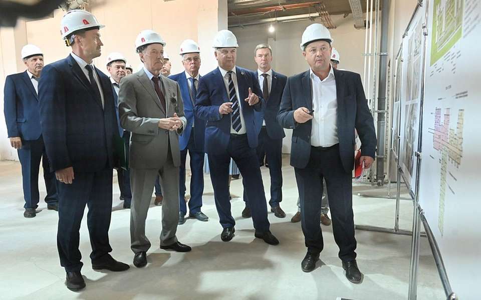 Ускорить строительство стационара с родильным отделением в Бутурлиновке поручил воронежский губернатор