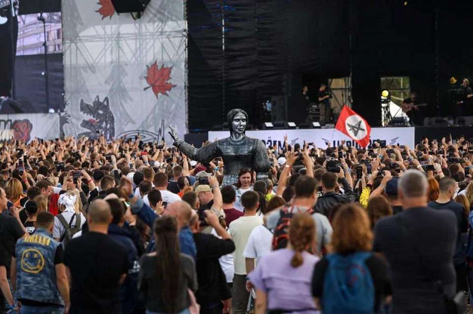 Воронежский рок-фестиваль «Чернозём» снова украсит нашумевшая скульптура Алёнки