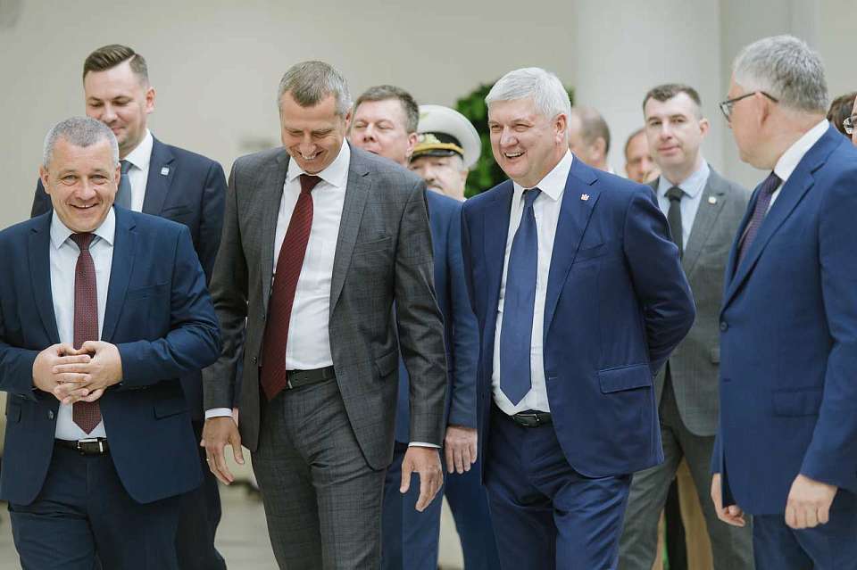 На открытии мегашколы в Воронеже побывал губернатор Александр Гусев с делегацией Республики Беларусь