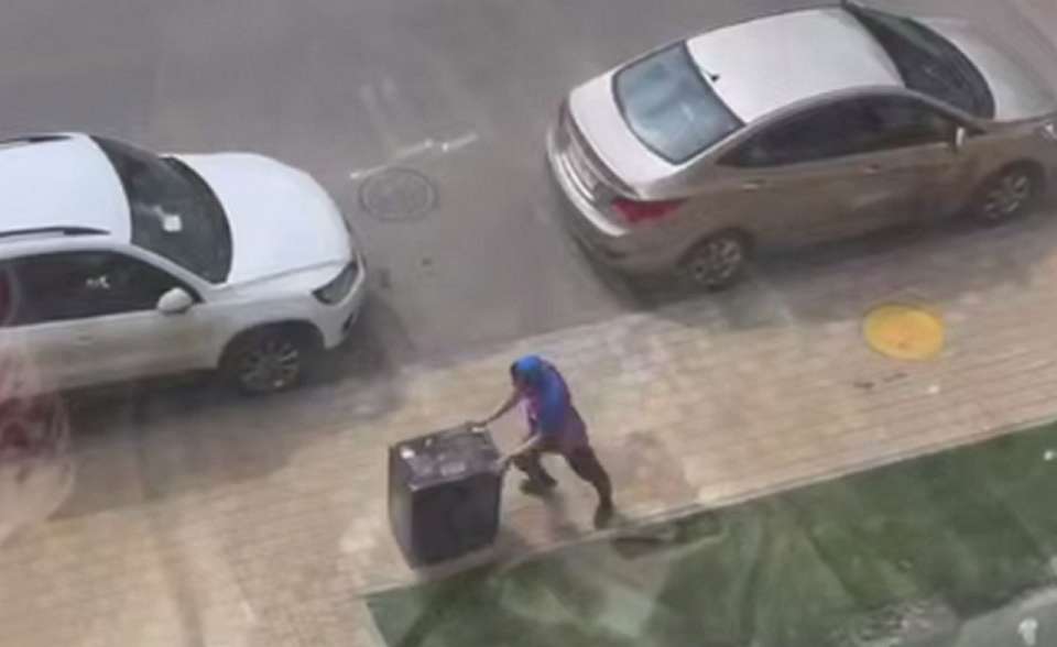 Прославившийся своей варварской доставкой воронежский курьер Ozon будет уволен