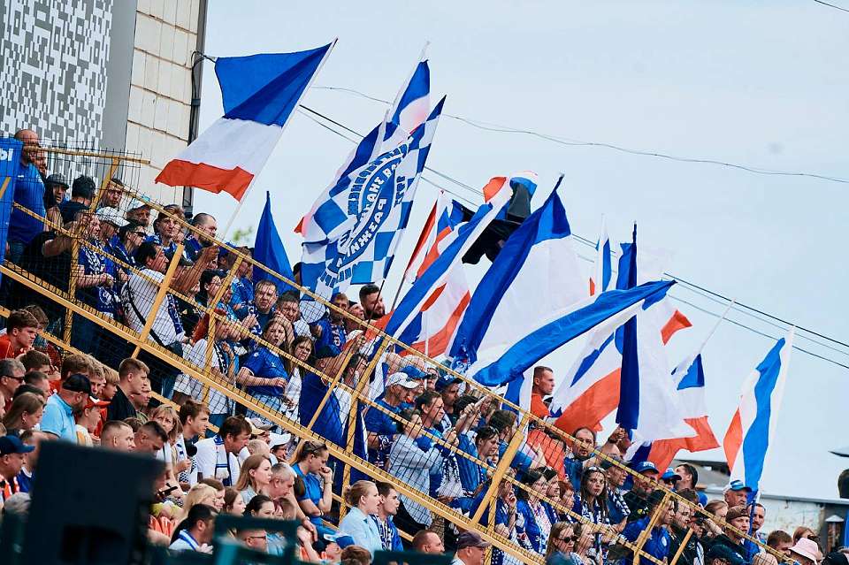 С первой победой в новом сезоне поздравил болельщиков воронежского «Факела» губернатор Александр Гусев