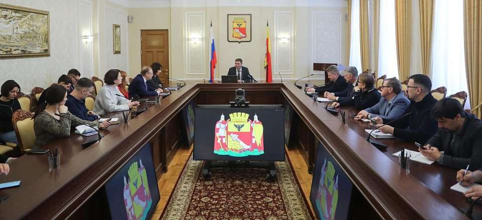 Уборку Воронежа от снега, транспортную доступность и другое обсудил мэр с журналистами