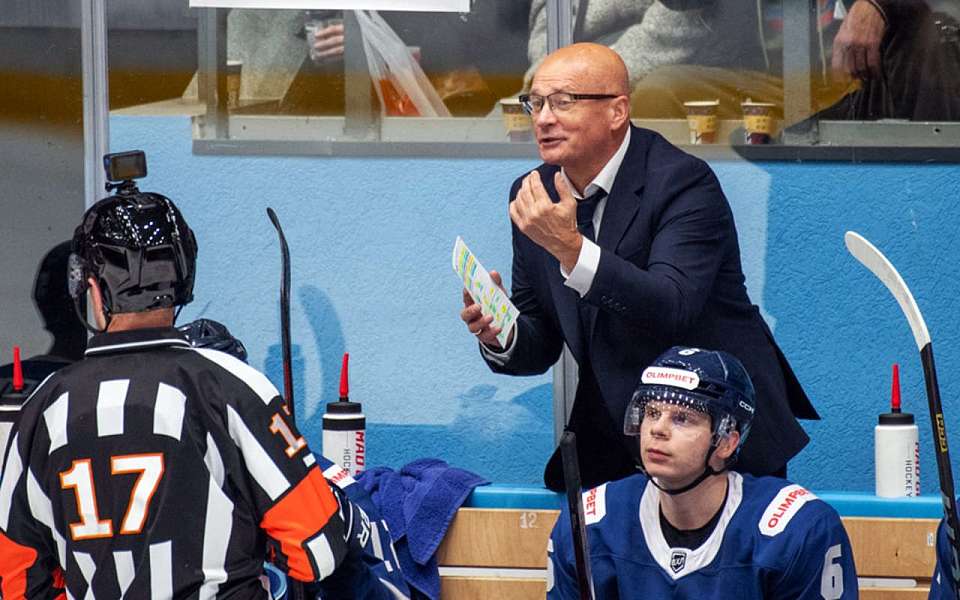 Тренер воронежского «Бурана» Игорь Гаврилов: «Каждый выигрывает, как может»