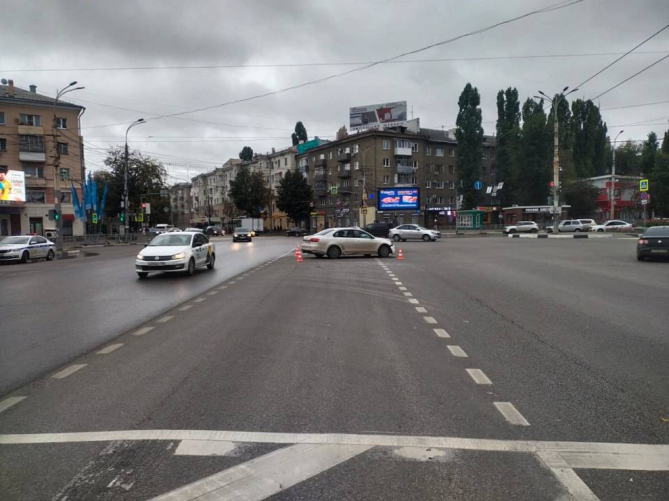 В ДТП на площади Заставы в Воронеже пострадала 6-летняя девочка