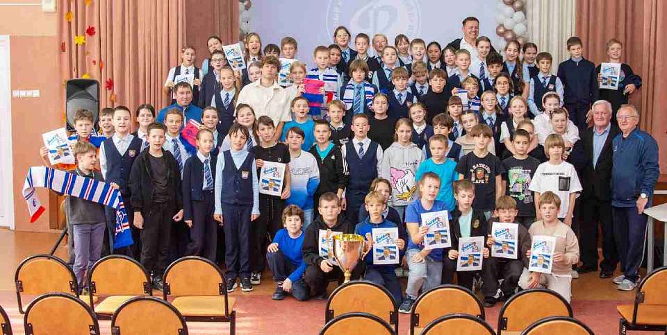 Представители футбольного клуба «Факел» встретились с учащимися гимназии №9 