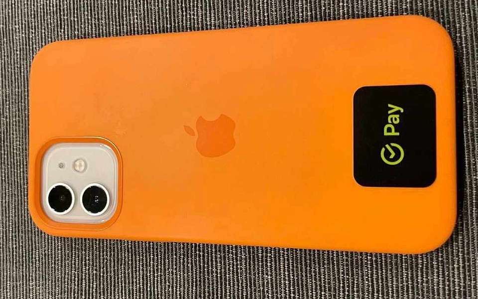 Владельцы смартфонов рассказали, как разбивали или царапали экран гаджета