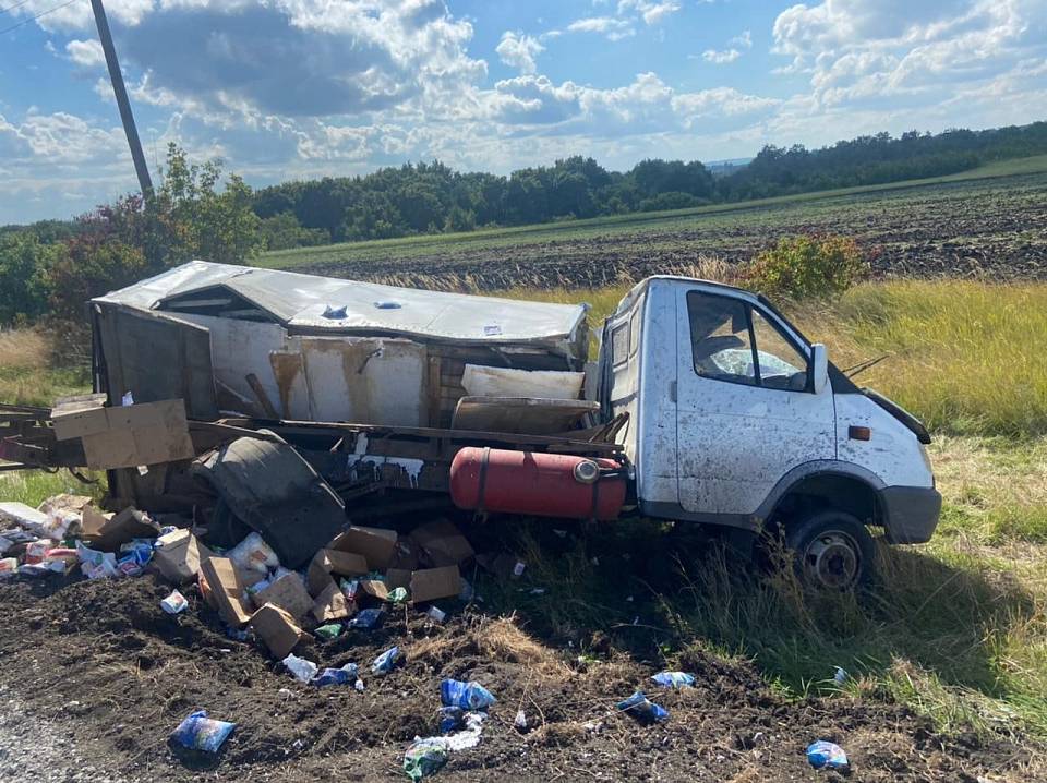   В опрокинувшейся на воронежской трассе грузовой «Газели» погиб 34-летний водитель