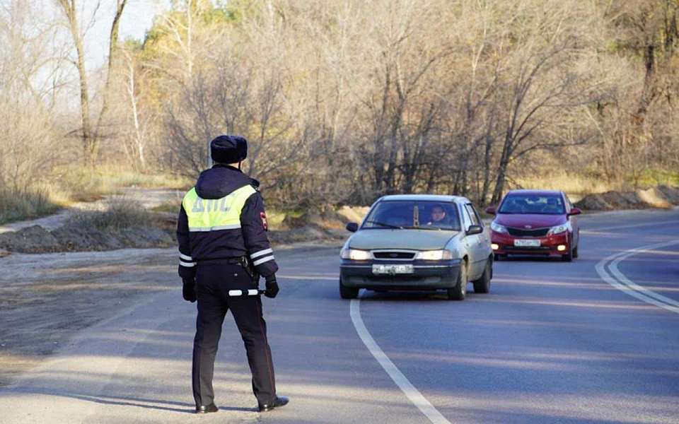 Массовые проверки автомобилистов начались на дорогах Воронежской области