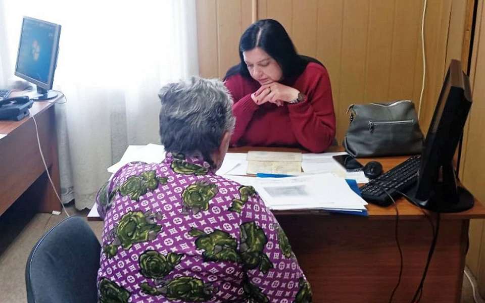 Жителям Краснолесного помогли в решении юридических вопросов