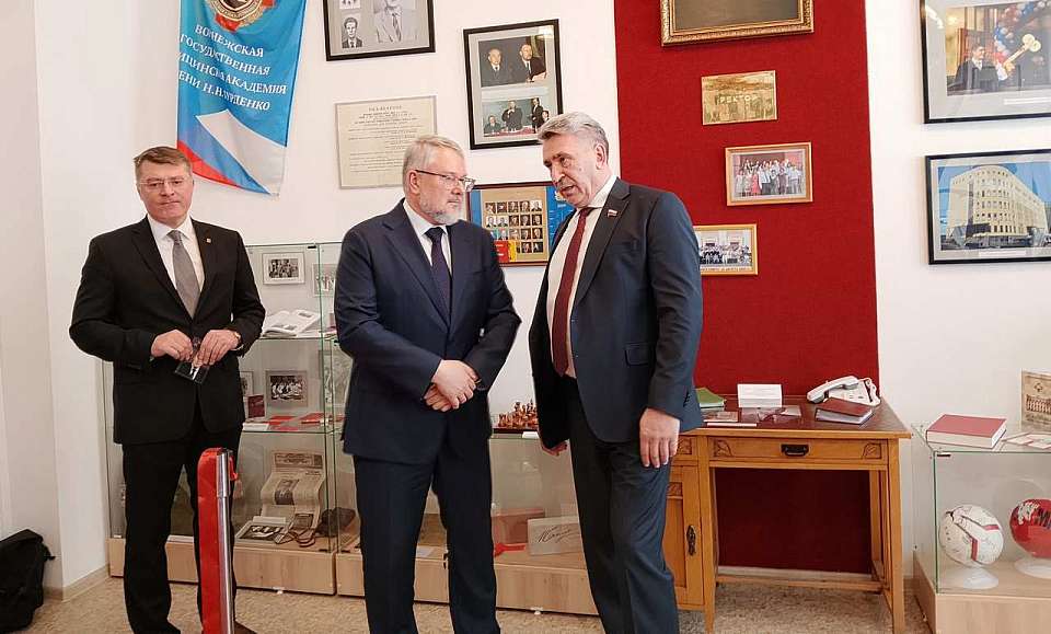 В Воронеже почтили память профессора Игоря Есауленко