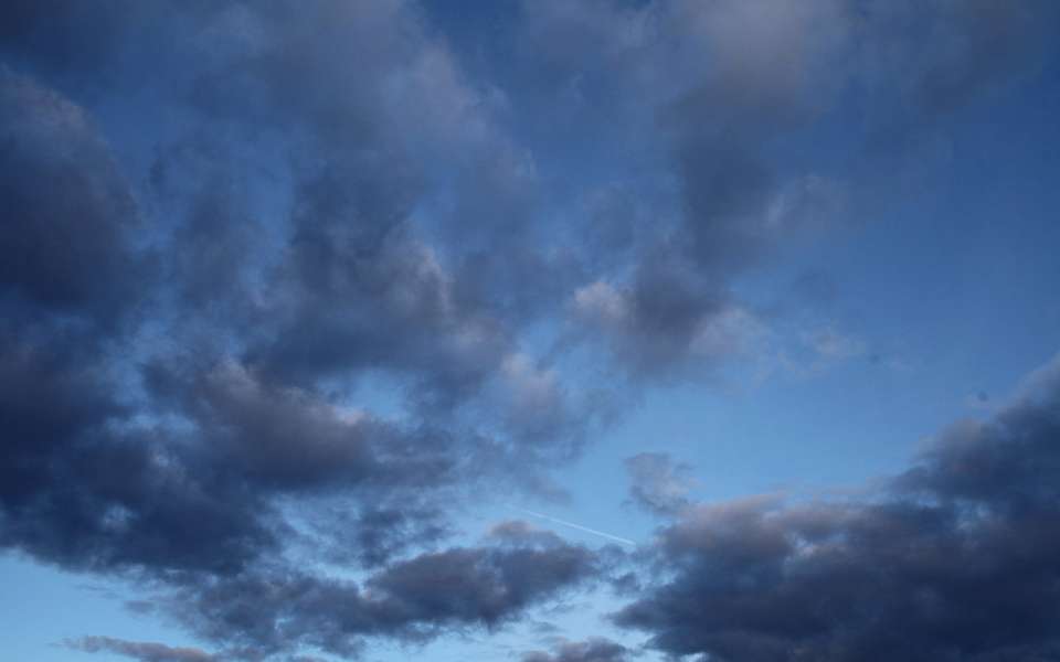 Два домовладения и автомобиль пострадали в ночной атаке БПЛА в Воронежской области