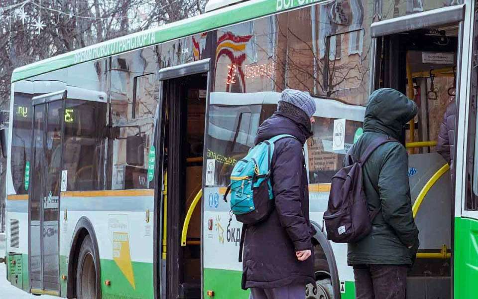 На линию вышли 740 маршрутных автобусов в Воронеже утром 2 февраля