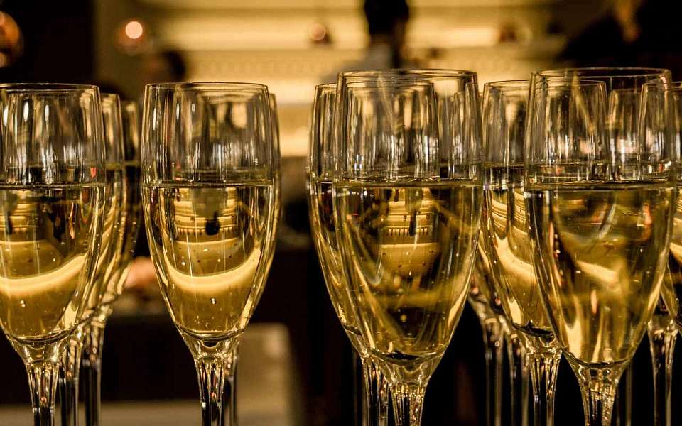Как правильно выбрать шампанское на Новый год, рассказали воронежцам