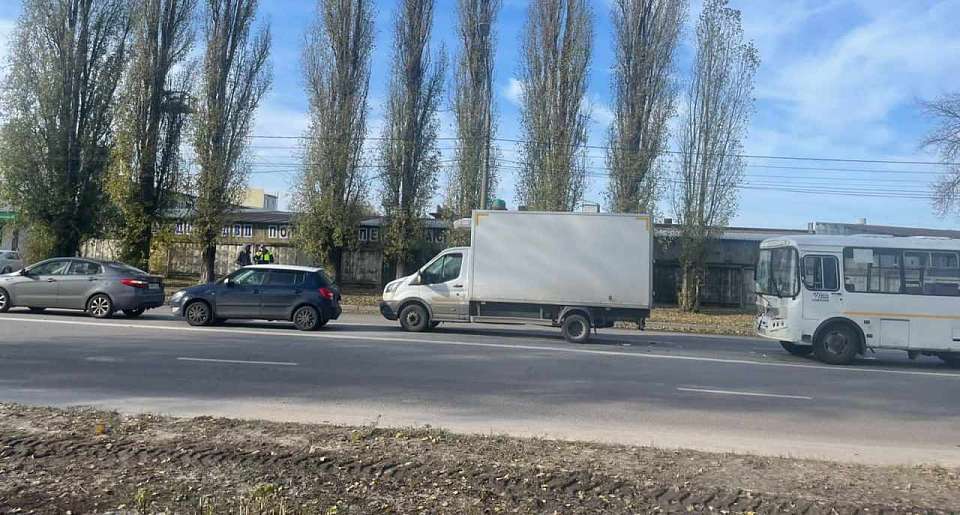 В массовой аварии с автобусом в Воронеже пострадали пассажиры