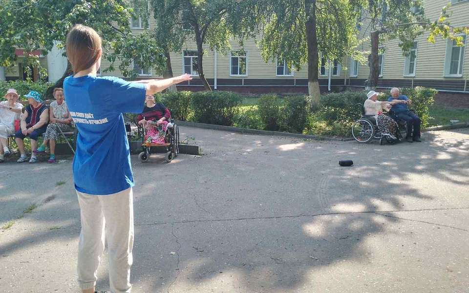 «Единая Россия» провела для подопечных воронежского геронтологического центра акцию