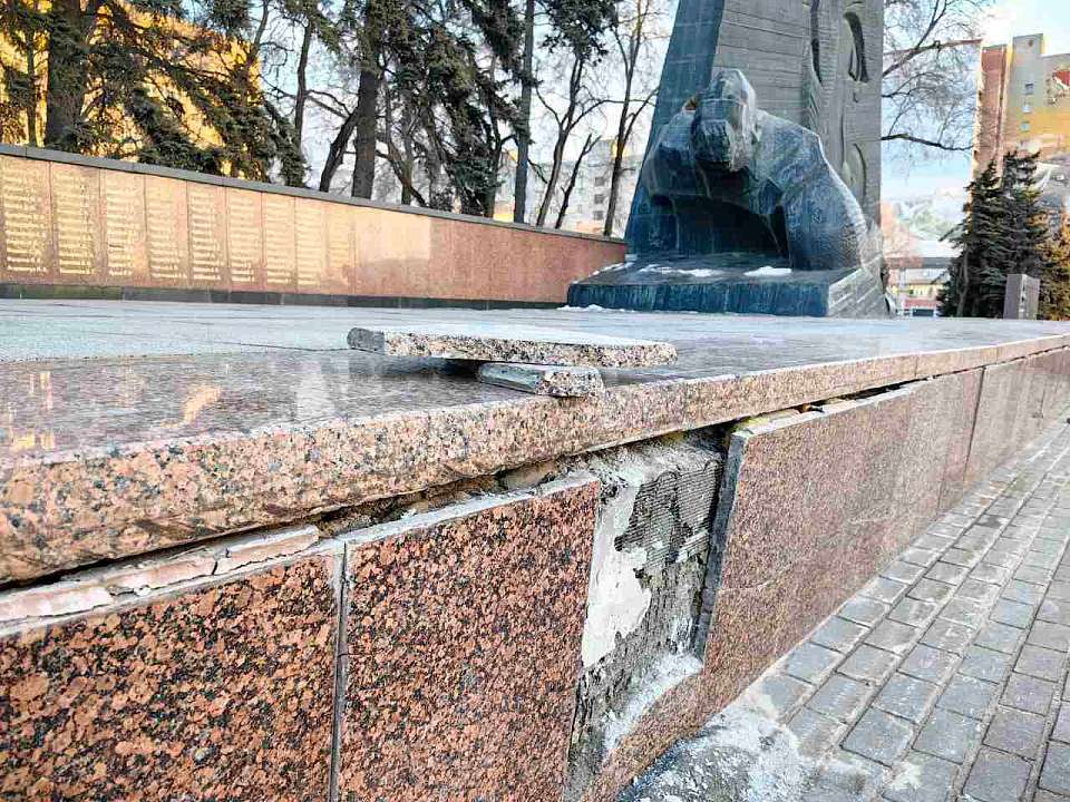 Воронежские власти ответили на критику общественников о «недостойном состоянии» памятника Славы