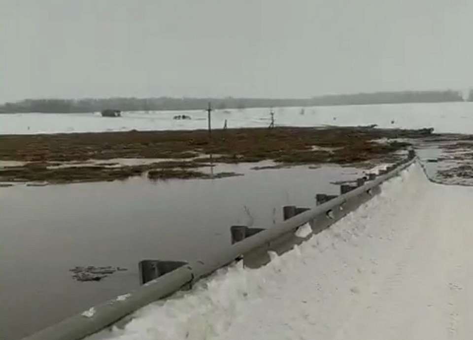 Публикуются пугающие видео с места прорыва плотины в  Воронежской области