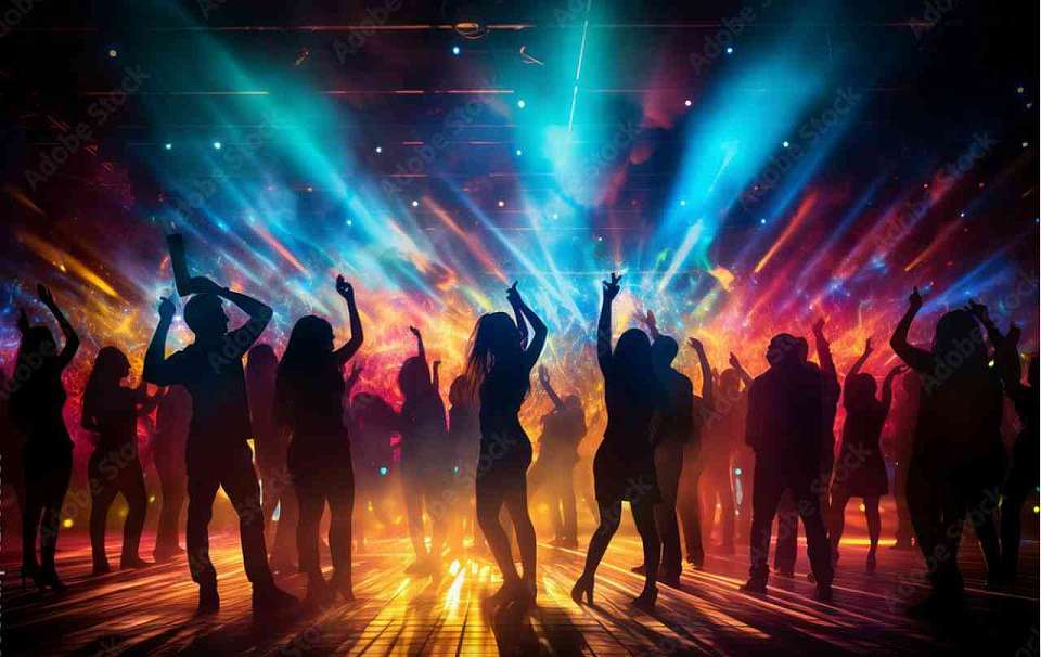 Воронежцев пригласили отпраздновать 8 марта под хиты 90-х