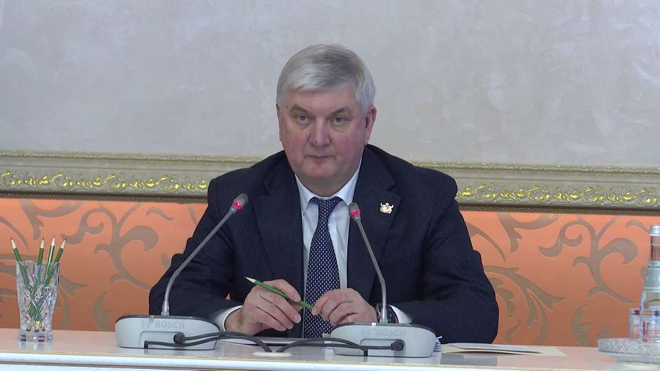 Об общественном транспорте и проекте метробуса рассказал воронежский губернатор