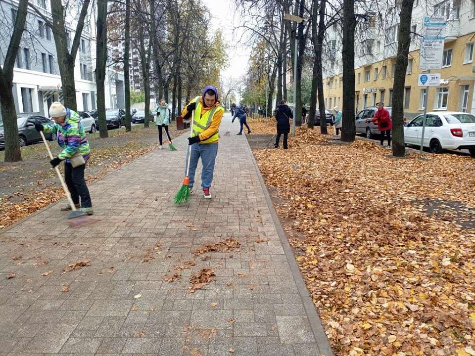 Ленинский район присоединился к общегородскому субботнику