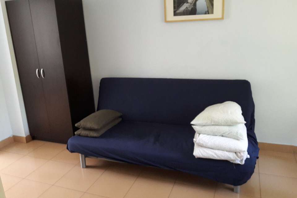 В ПВР из пострадавшего от ракетного удара дома остаются 15 человек