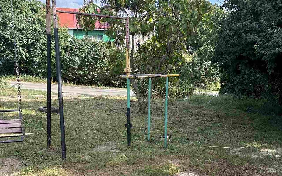 В Ленинском районе продолжается активная работа в рамках осеннего месячника благоустройства, инициированного мэром Сергеем Петриным