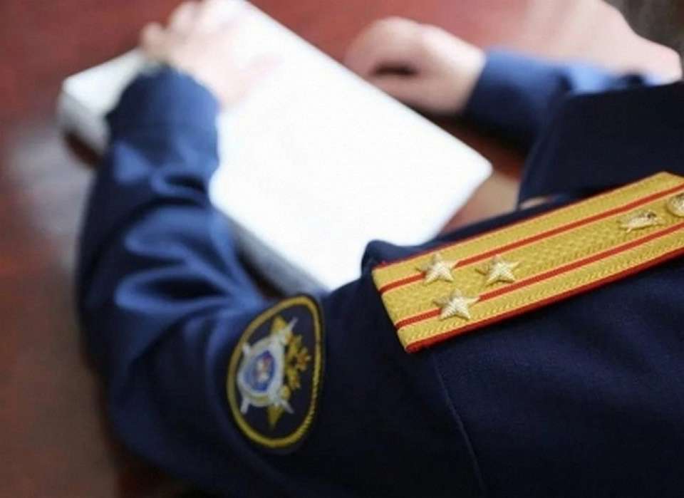После падения парня с общего балкона воронежского ЖК следователи начали проверку