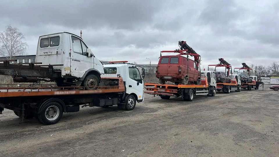 Улицы Воронежа очищают от бесхозного автотранспорта