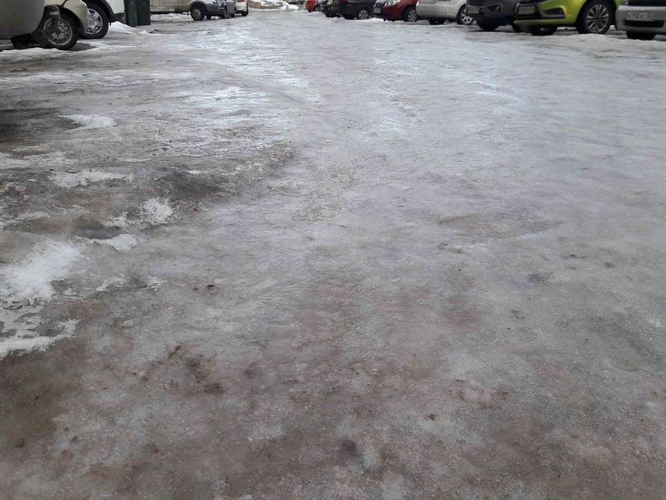 Губернатор пригрозил санкциями управляющим организациям за неочищенные от наледи и снега воронежские дворы