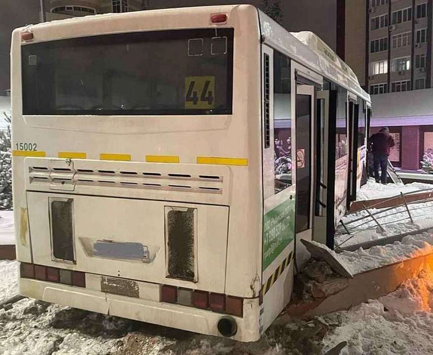 Массовая авария с участием автобуса произошла в Воронеже