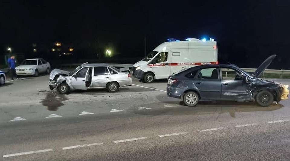 Из-за нарушения правил 23-летним водителем в ДТП под Воронежем пострадали три человека