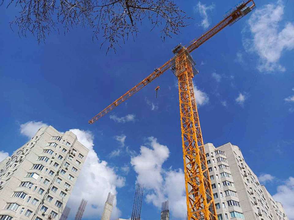 Зарплаты в Воронежской области: строители, энергетики и промышленники – лидеры роста в 2025 году