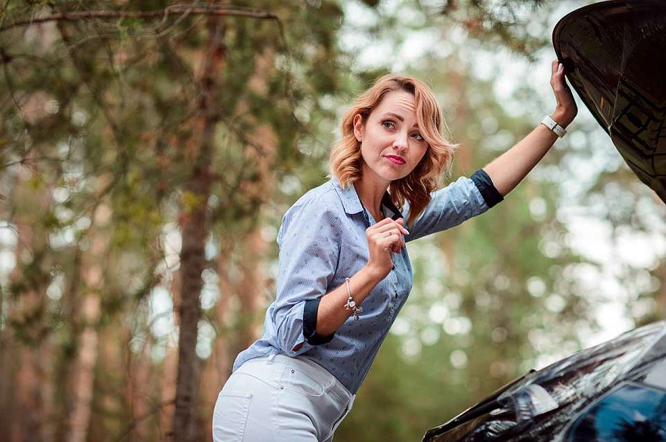 Женщина перепутала педали и утопила автомобиль в реке под Воронежем