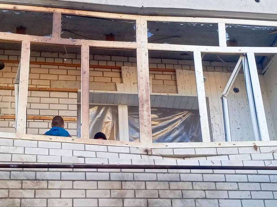 Власти продолжают обходить дома и оценивать повреждения после массированной атаки ВСУ на Воронеж