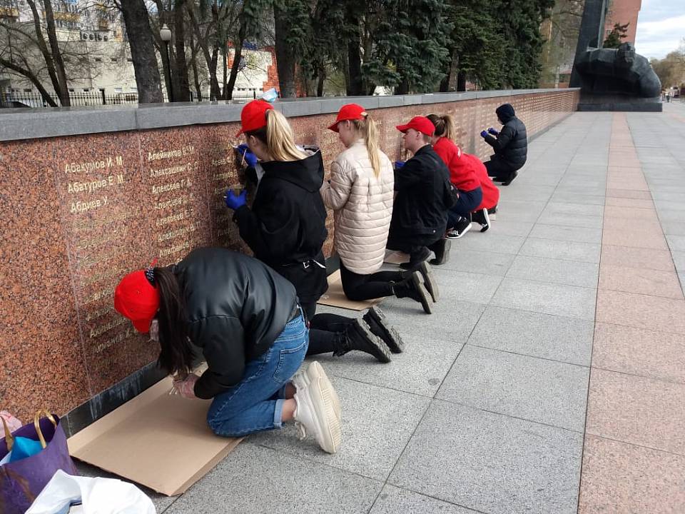 На мемориале «Памятник Славы» обновили фамилии героев 