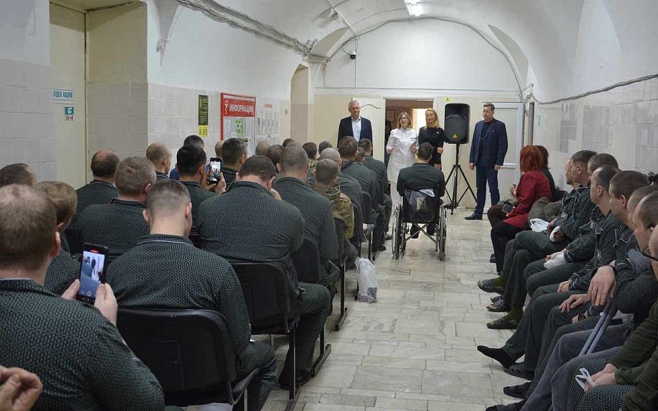 Народные депутаты поздравили бойцов специальной военной операции