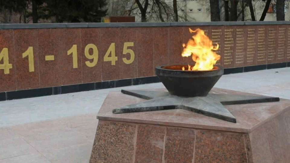 Из-за сильного ветра в Воронеже погас Вечный огонь на памятнике Славы