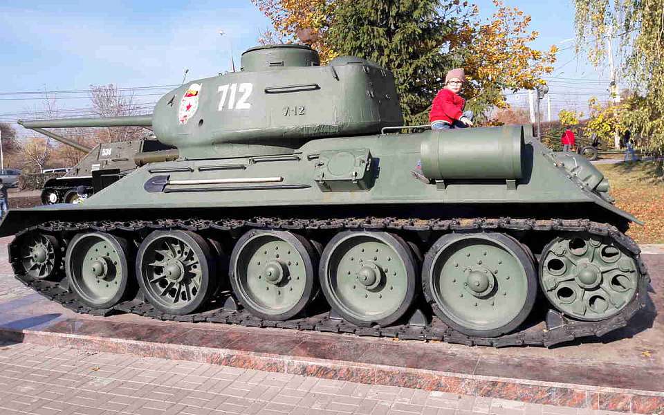 Рядом с воинским мемориалом под Воронежем установили легендарный танк Т-34