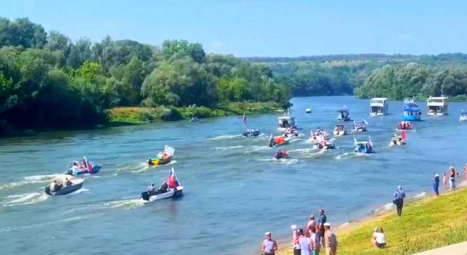 Десятки катеров в честь ВМФ прошлись по Дону в Воронежской области