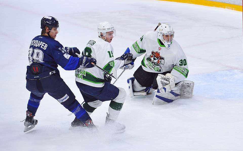 Хоккеисты «ЭкоНивы-Бобров» и нововоронежского «Протона» не преуспели на чужих льдах