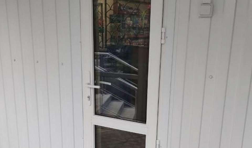 На почте в Воронеже установили дверь для дистрофиков