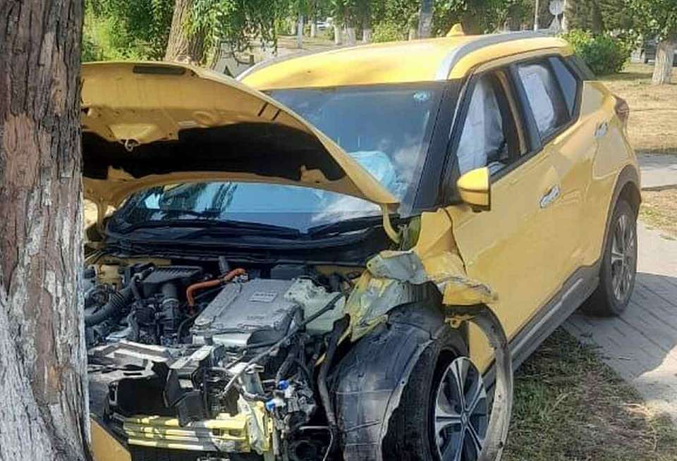 Девушка с парнем перевернулись на Nissan под Воронежем