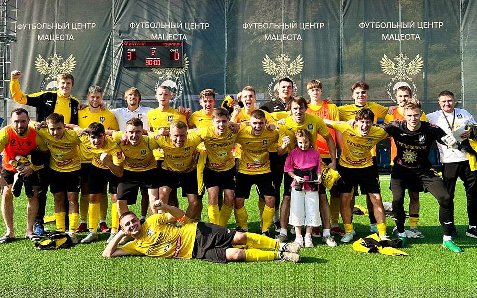 Футболисты «Кристалла-МЭЗТ» из Воронежской области разгромили петербуржцев