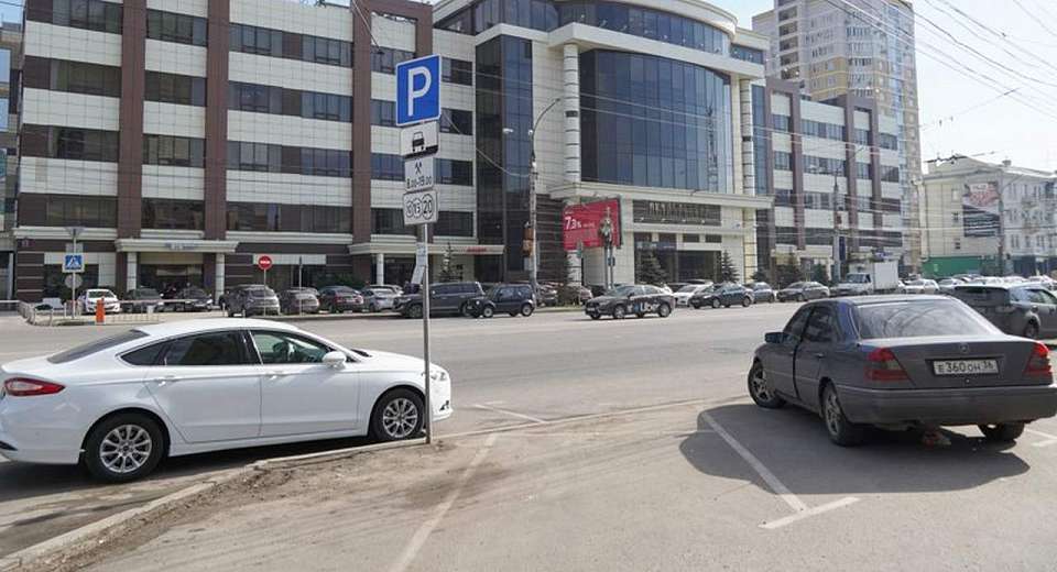 Бесплатными станут парковки в центре Воронежа на новогодние праздники