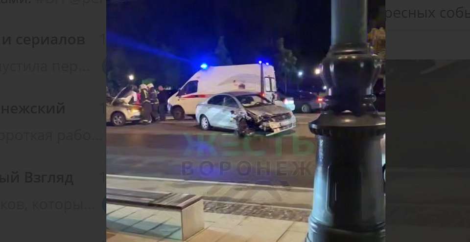 О серьёзной аварии в центре Воронежа сообщили очевидцы